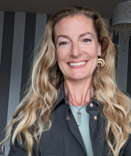 Book an Appointment with Miss Rebecca Rowley for Art Therapy